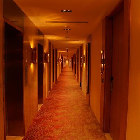 Hotel Ramada By Wyndham Gorakhpur Gorakhnath Mandir Road Exterior foto