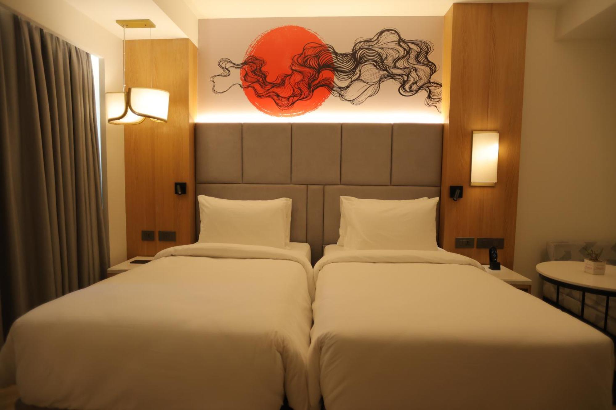 Hotel Ramada By Wyndham Gorakhpur Gorakhnath Mandir Road Exterior foto