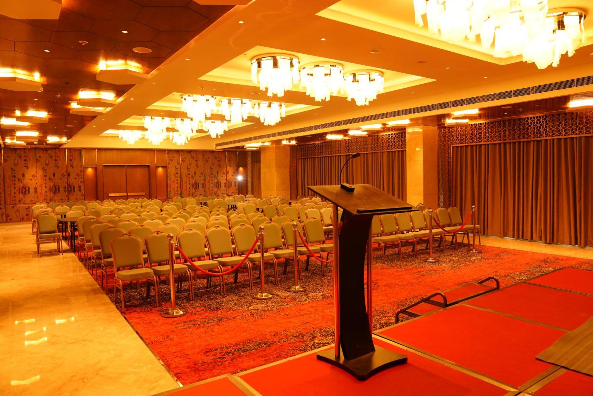 Hotel Ramada By Wyndham Gorakhpur Gorakhnath Mandir Road Exterior foto